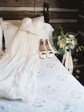 Load image into Gallery viewer, 2024 Elegant Off-shoulder Beading Sash Backless White Long Chiffon Wedding Dresses RS174