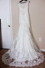 Load image into Gallery viewer, Simple Mermaid Lace Appliques Ivory Cap Sleeves Button Long V Neck Wedding Dresses RS856