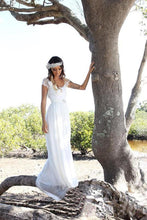 Load image into Gallery viewer, Beach A-Line Cap Sleeves Backless Lace Summer Scoop Open Back Ivory Wedding Dress RS700