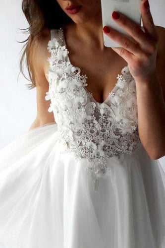 A-Line V-Neck Short Prom Dress White Tulle Lace Beads Homecoming Dress with Appliques RS717