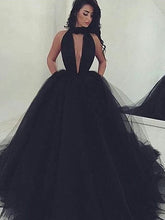 Load image into Gallery viewer, 2024 Elegant Black Ball Gown Sexy Backless Long Sleeveless V-Neck Tulle Prom Dresses RS993