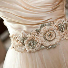 Load image into Gallery viewer, High Quality Ball Gown Ruffles Pink Sweetheart Wedding Dress Waist with Handmade Flowers RS683