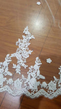 Load image into Gallery viewer, Ivory Lace Tulle Appliques 3D Flowers Wedding Veils RS78
