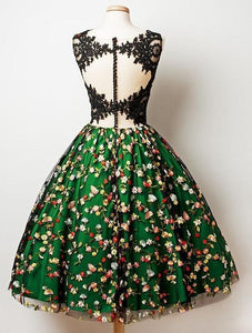 A-Line V-Neck Knee Length Sleeveless Dark Green Lace Homecoming Dress with Appliques RS540