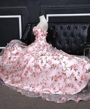 Load image into Gallery viewer, Pink A-line Sweetheart Strapless Sweep Train Floral Print Long Lace Prom Dresses with flowers RS524