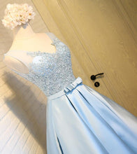 Load image into Gallery viewer, Sky Blue A-Line V-Neck Short Prom Dresses Appliques Lace Homecoming Dresses RS568